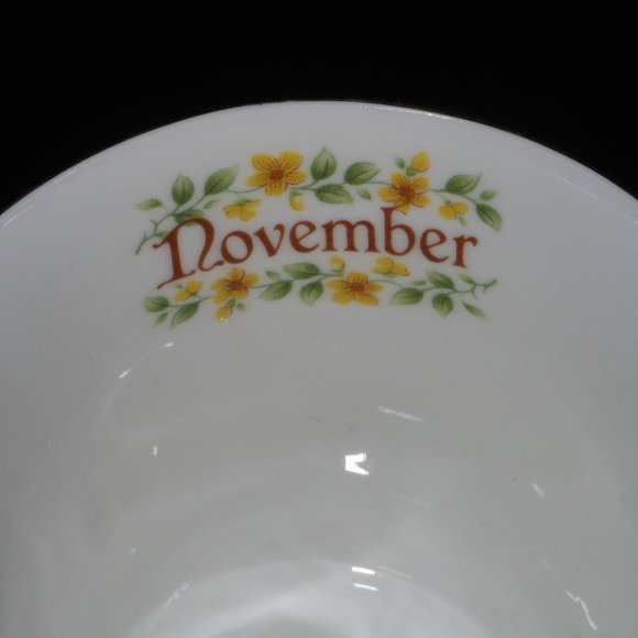 2 beautiful coffee mugs from Duchess monthly flower series - Picture 4 of 11